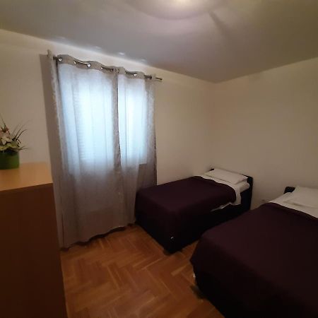Apartment Jelena โตรกีร์ ภายนอก รูปภาพ