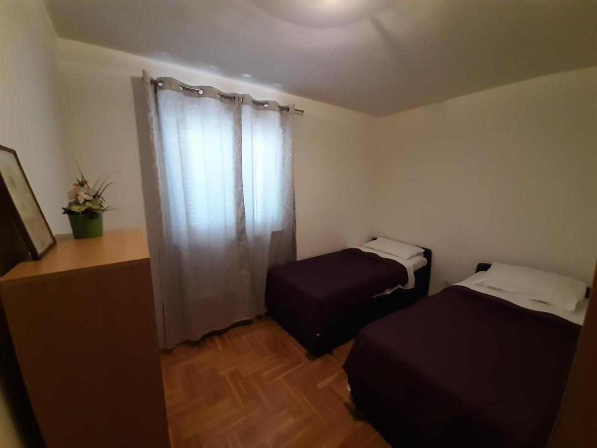 Apartment Jelena โตรกีร์ ภายนอก รูปภาพ